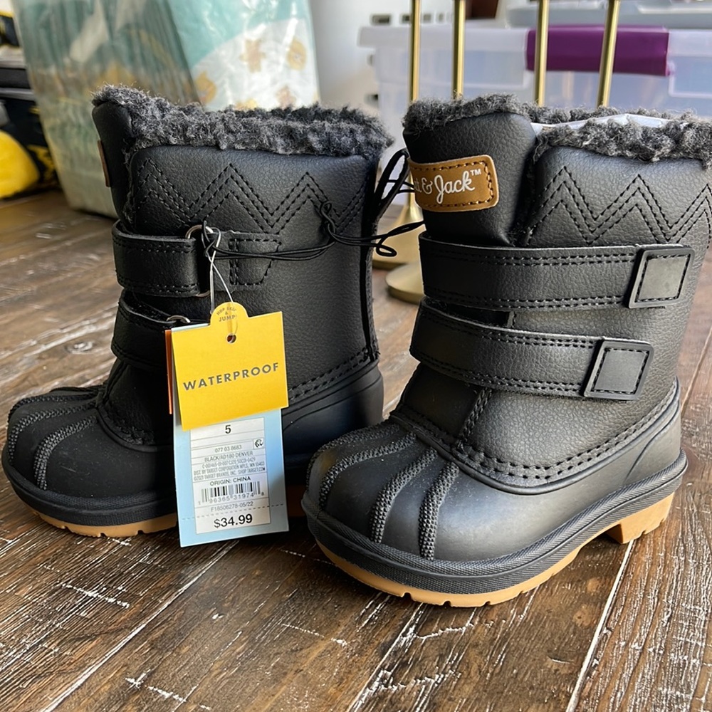 NWT Baby/Toddler Cat and Jack Snow Boots Size 5